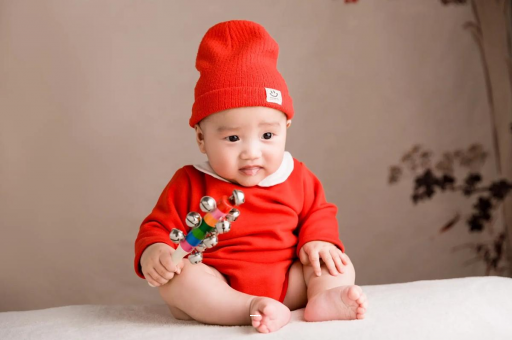 嵊州宝宝几个月戴银手镯好